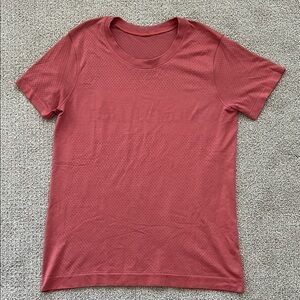 lululemon athletica Coral Short Sleeve Tee